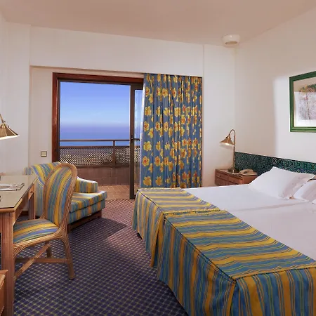 Fergus Hotel 4*
