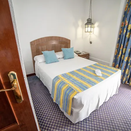 Fergus Hotel 4*