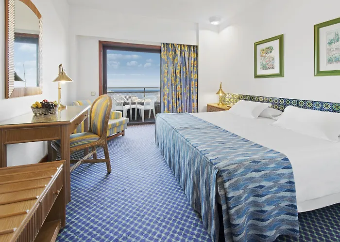 Fergus Hotel 4*