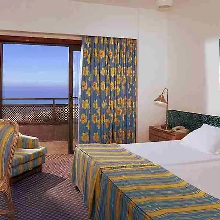 Otel Fergus 4*