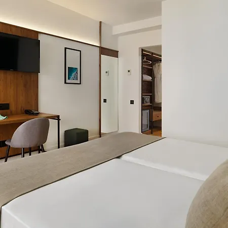 Hotel Fergus 4*